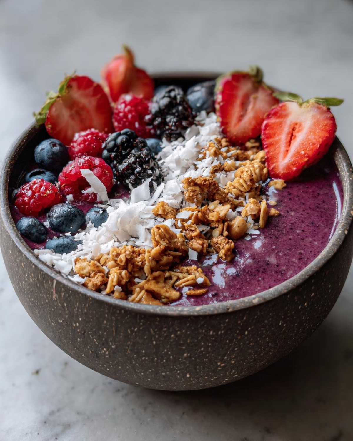 Acai Berry Bowl (Healthy Breakfast) - detail 1