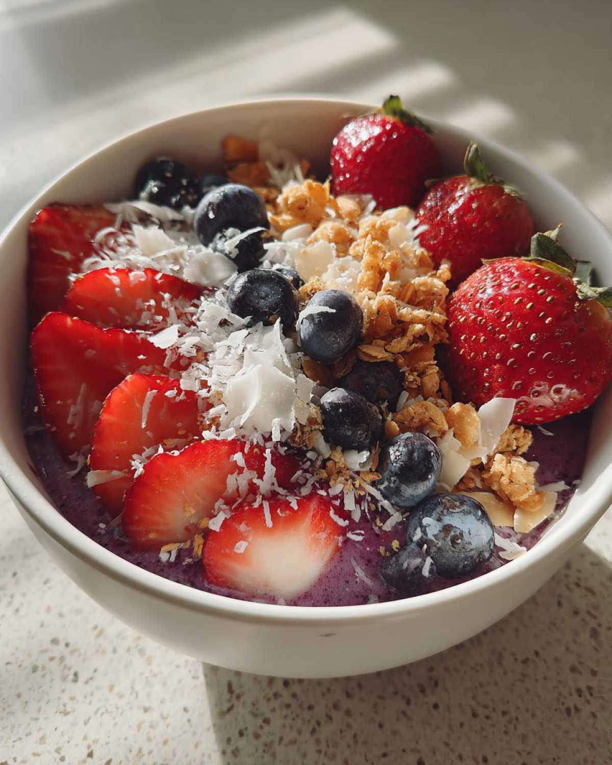 Acai Berry Bowl (Healthy Breakfast) - detail 3