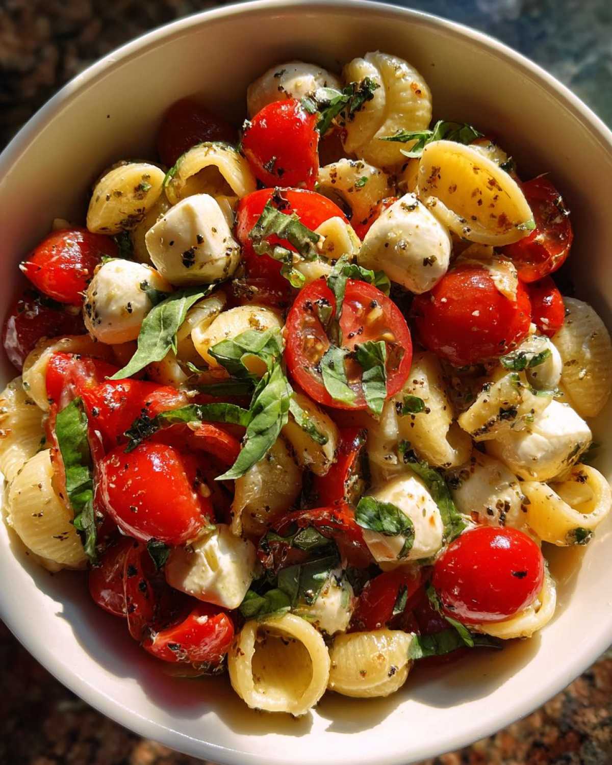 Caprese Pasta Salad (Tomato, Mozzarella & Basil Pasta) - detail 2