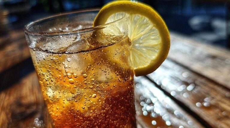 Southern Sweet Tea (Classic Iced Tea)