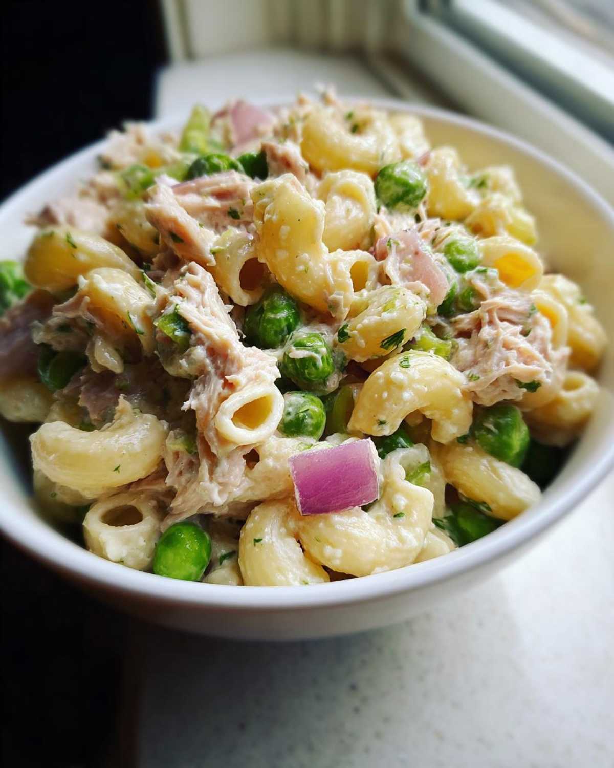 Classic tuna pasta salad - detail 1