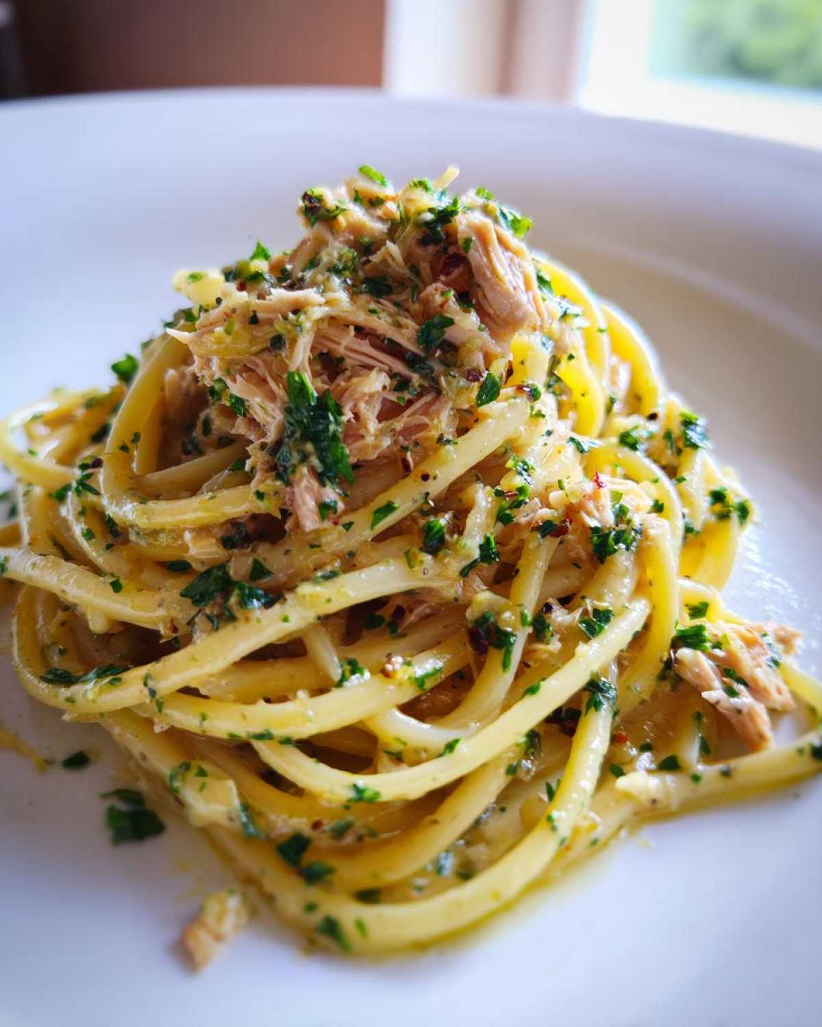 Lemon garlic tuna pasta - detail 2