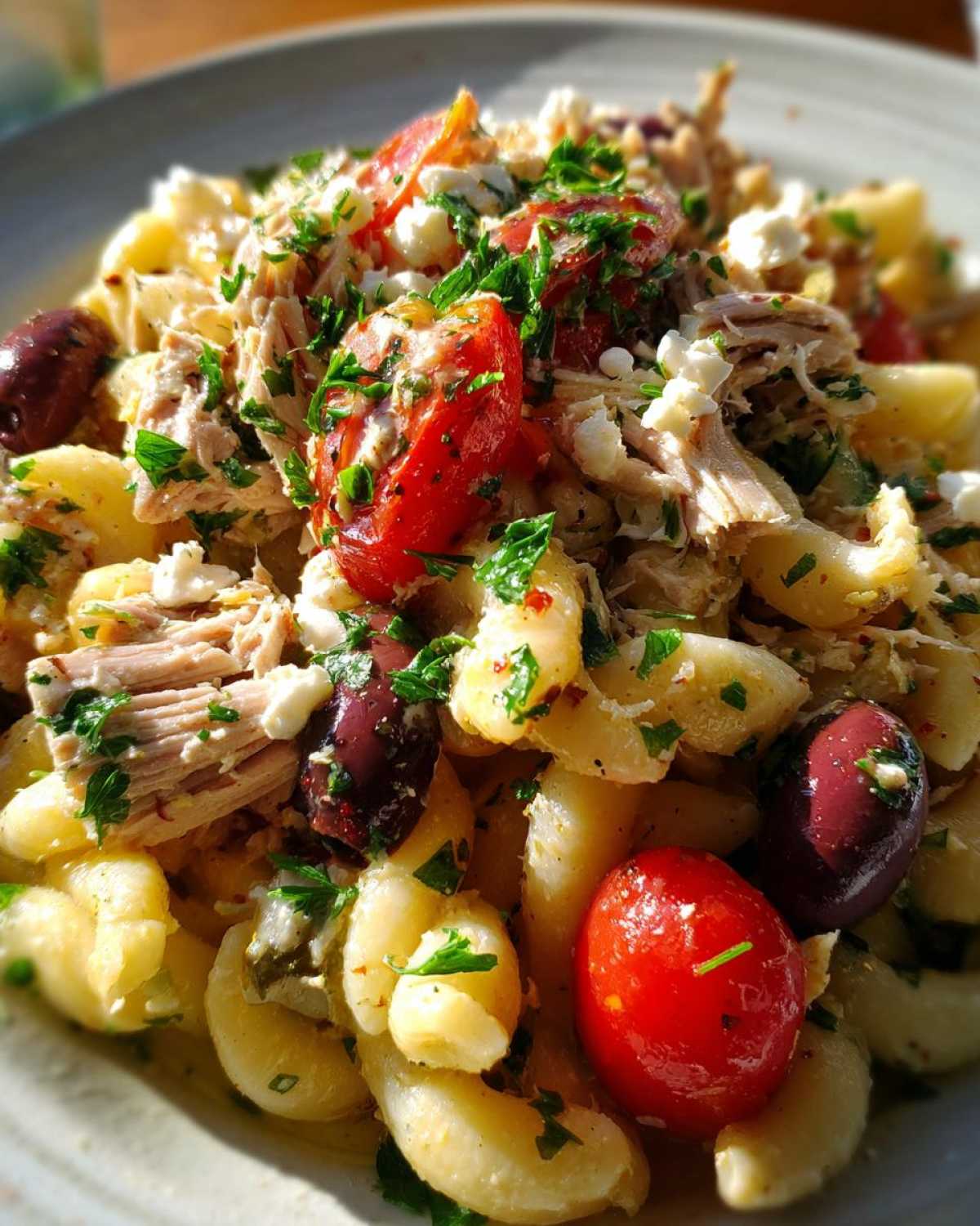 Mediterranean tuna pasta salad - detail 4