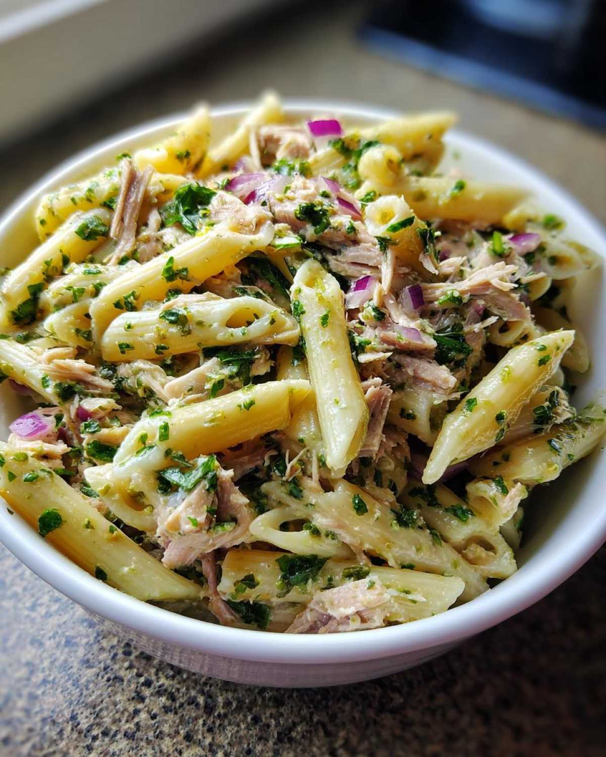 Pesto tuna pasta salad - detail 4