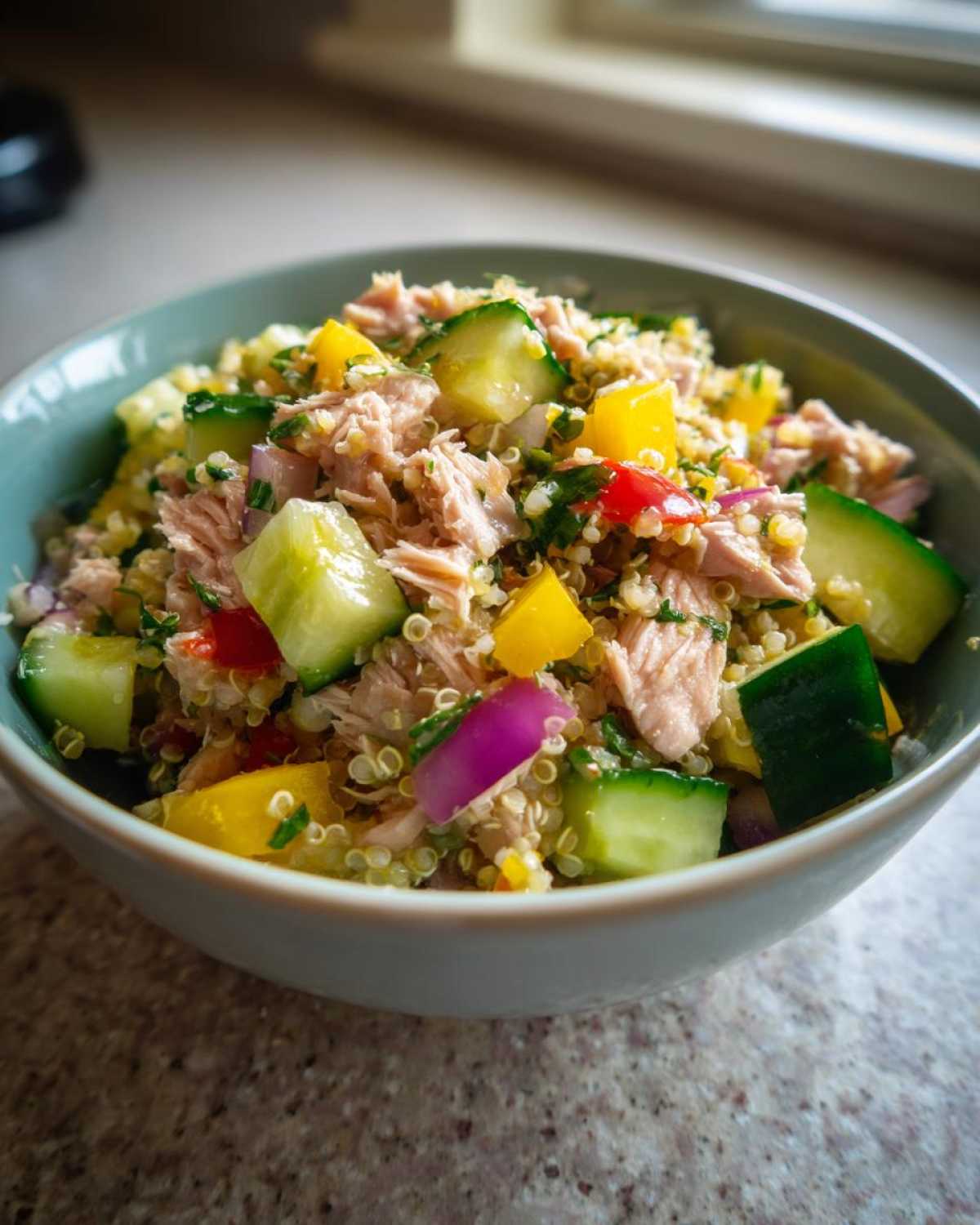 Tuna quinoa bowl - detail 2