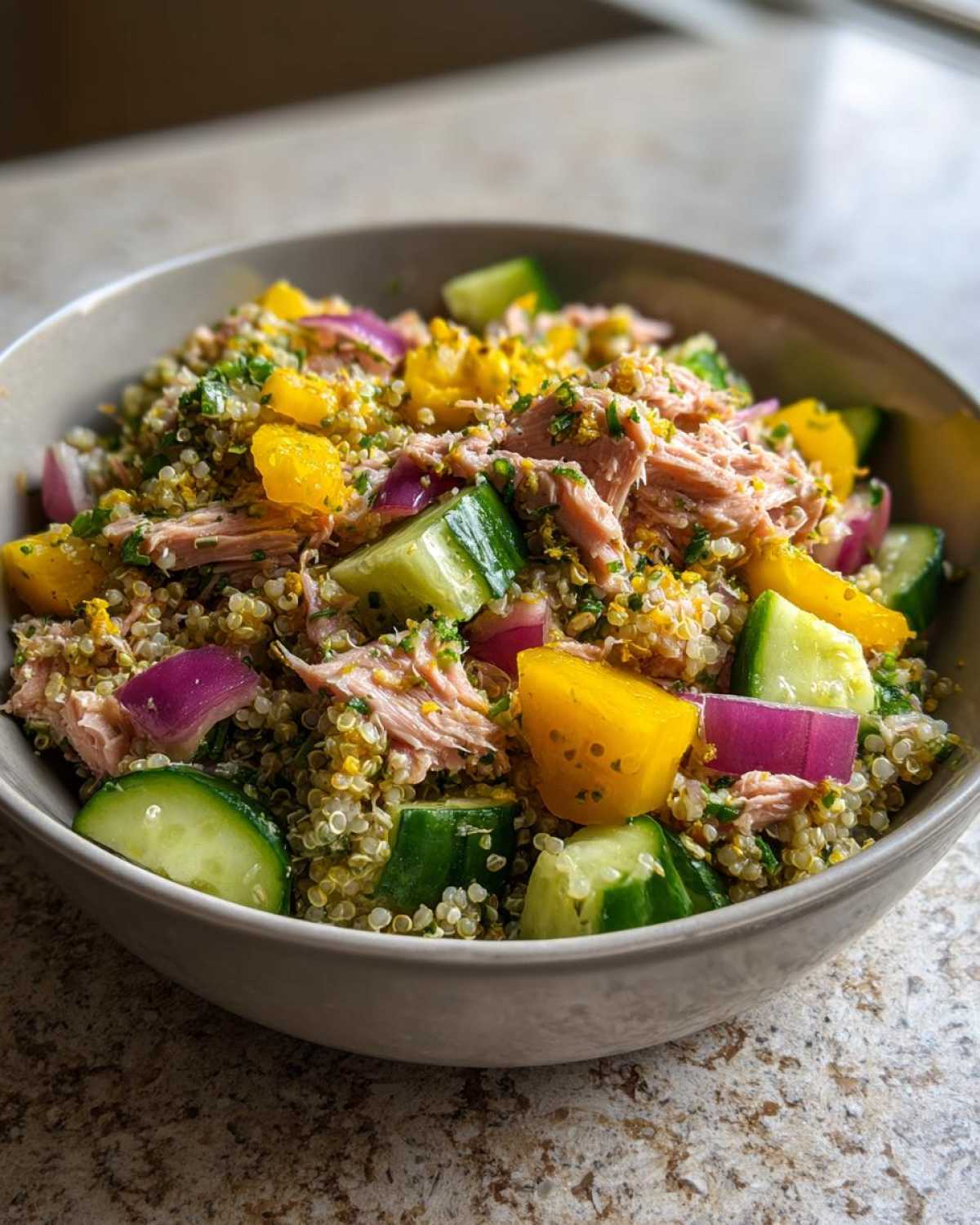 Tuna quinoa bowl - detail 3